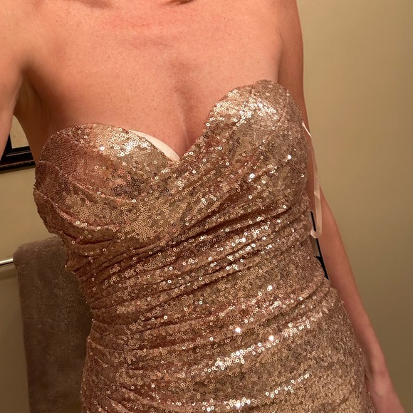 Beautiful Gold Gown - Picture 5 of 6